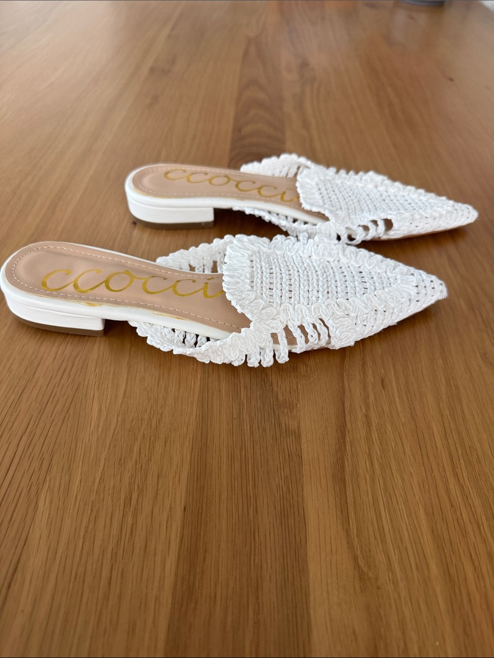 White slip on sandals with woven closed toe, size 8, made by Ccocci, never worn - Picture 1 of 3